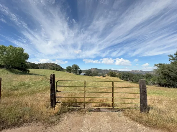 $300,000 | 39569 Clover Lane, Squaw Valley, CA 93675