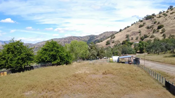 $300,000 | 39569 Clover Lane, Squaw Valley, CA 93675