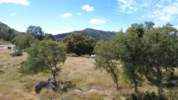 $300,000 | 39569 Clover Lane, Squaw Valley, CA 93675