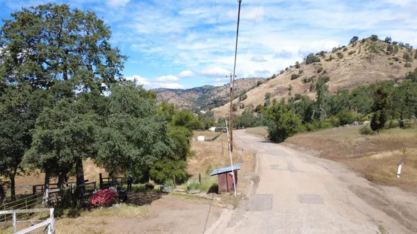 $300,000 | 39569 Clover Lane, Squaw Valley, CA 93675
