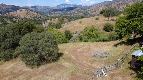 $300,000 | 39569 Clover Lane, Squaw Valley, CA 93675