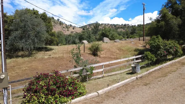 $300,000 | 39569 Clover Lane, Squaw Valley, CA 93675