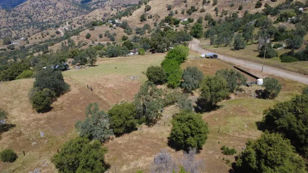 $300,000 | 39569 Clover Lane, Squaw Valley, CA 93675