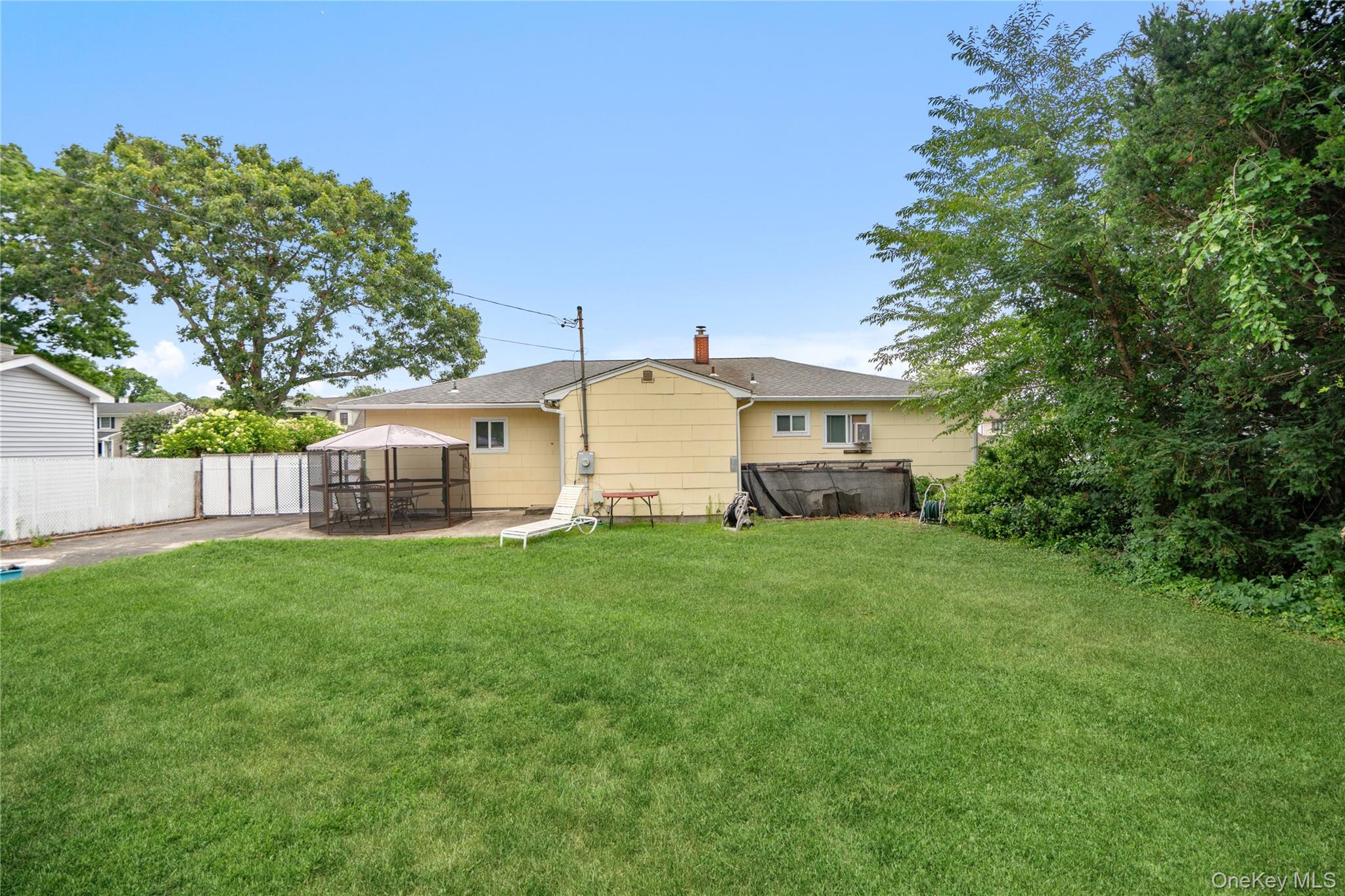 86 Cirrus Road Holbrook, NY 11741 - Photo 4 of 19 a view of a backyard of the house