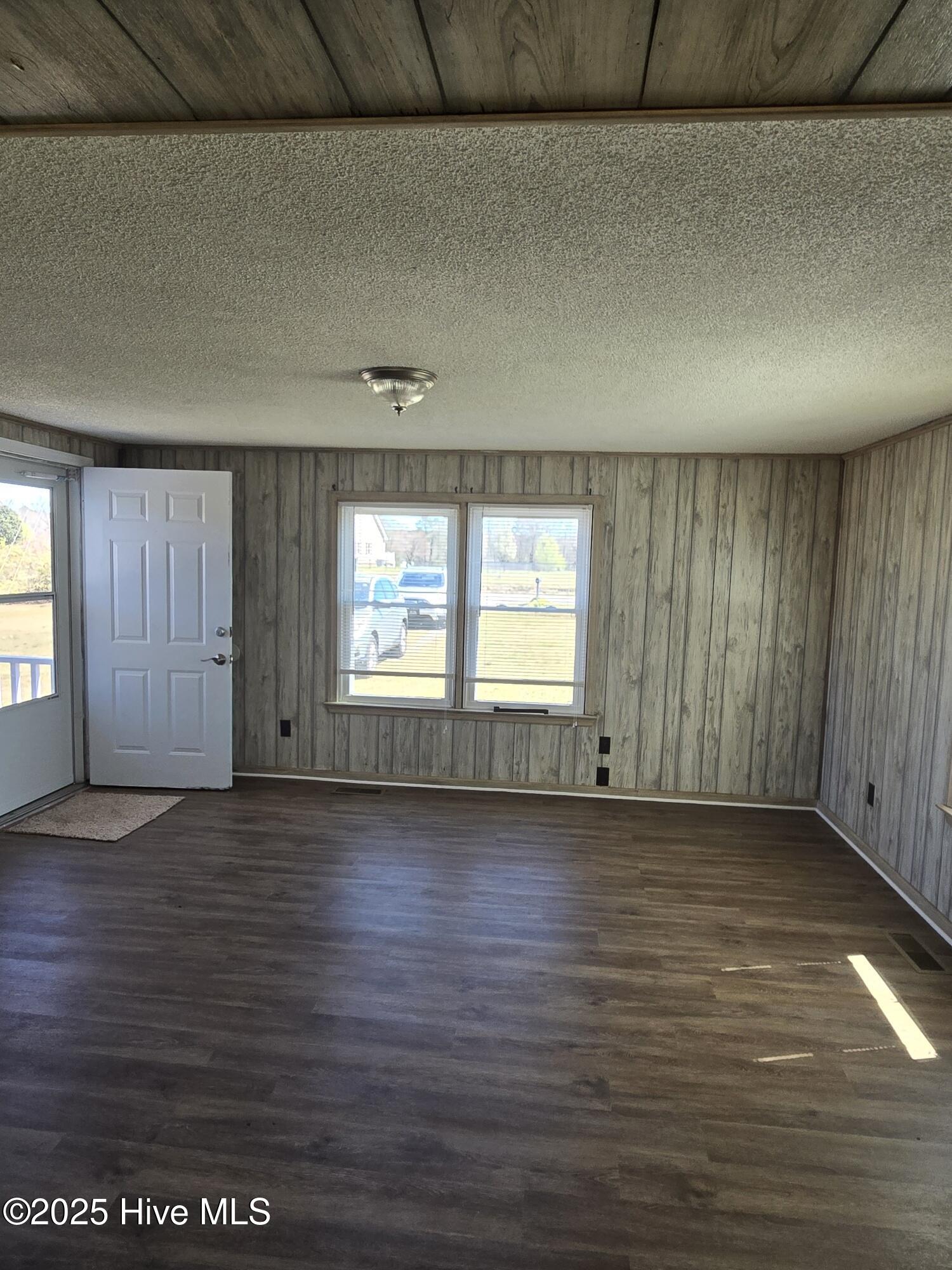 709 Jim Blake Road Jacksonville, NC 28540 - Photo 5 of 25 Gallery Image 5