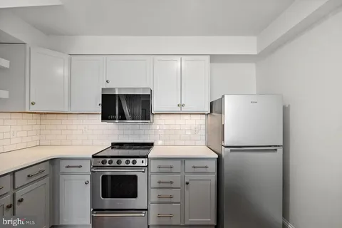 $1,645 | 15 West Girard Street, Unit 105, Wilmington, DE 19801