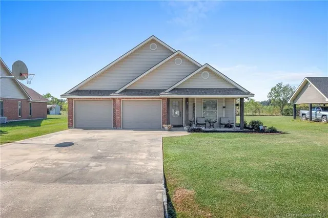 $211,000 | 306 Barclay Street, Iowa, LA 70647