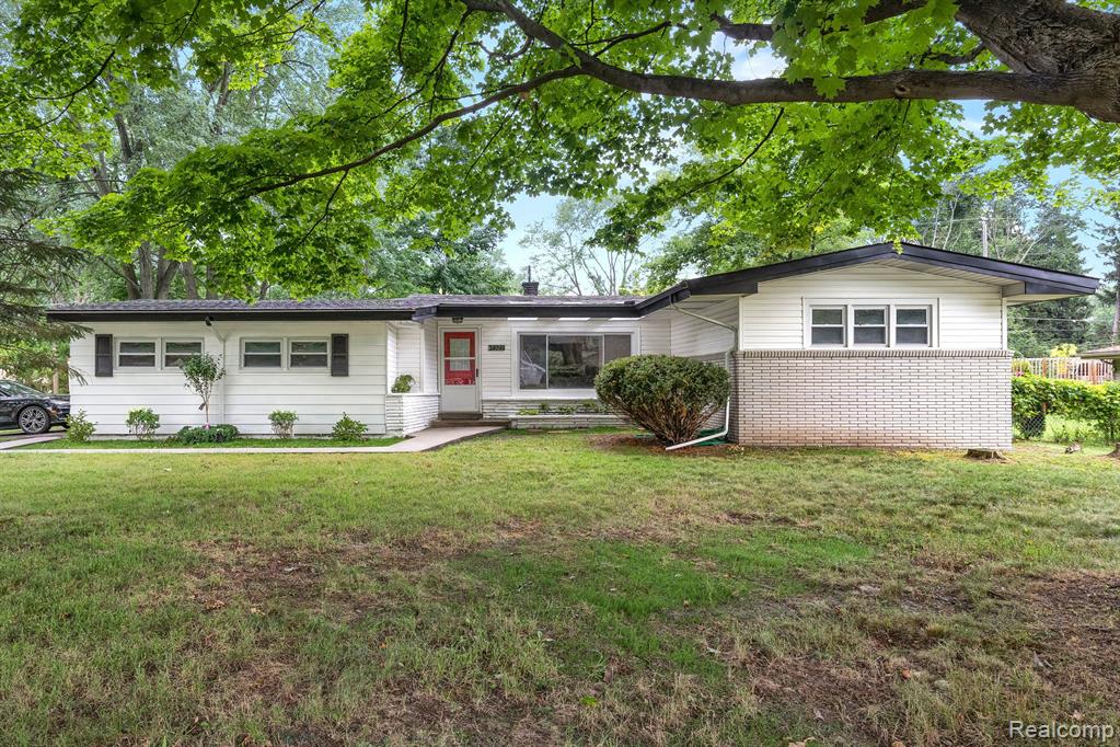 17329 Merriman Road Livonia, MI 48152 - Photo 1 of 46
