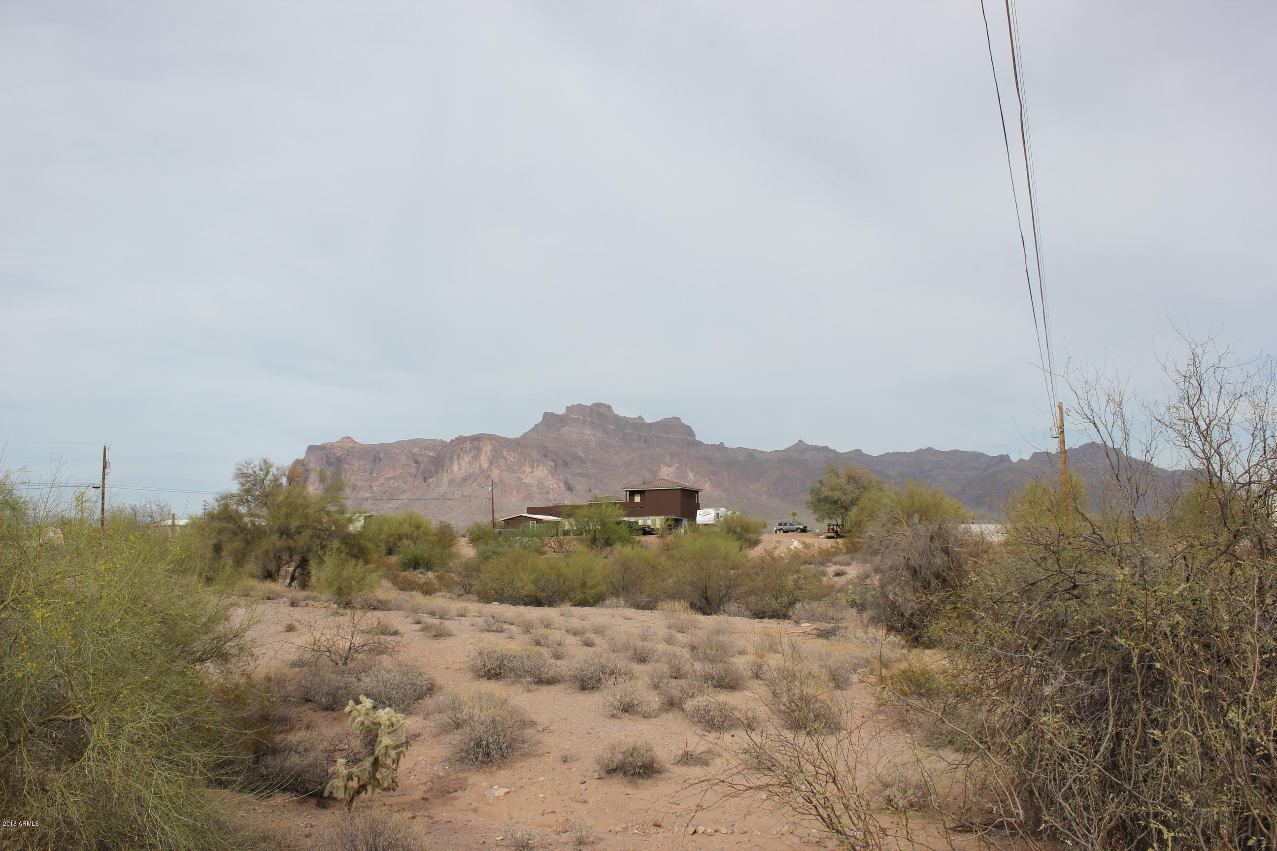 125 South Hilton Road Apache Junction, AZ 85119 - Photo 1 of 15 Driveway facing east