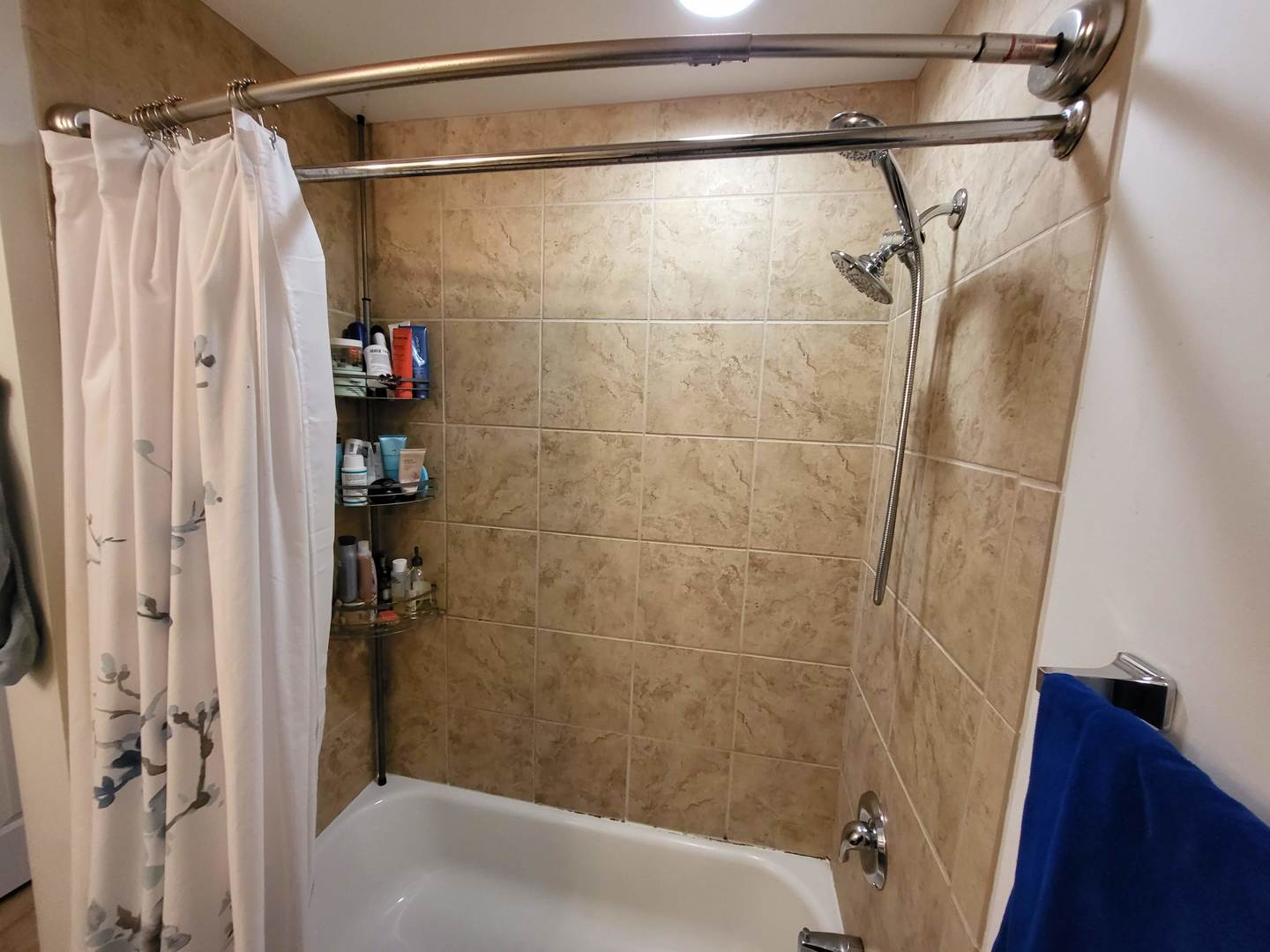 1255 South State Street, Unit 1203 Chicago, IL 60605 - Photo 14 of 21 a bathroom with a shower and a tub