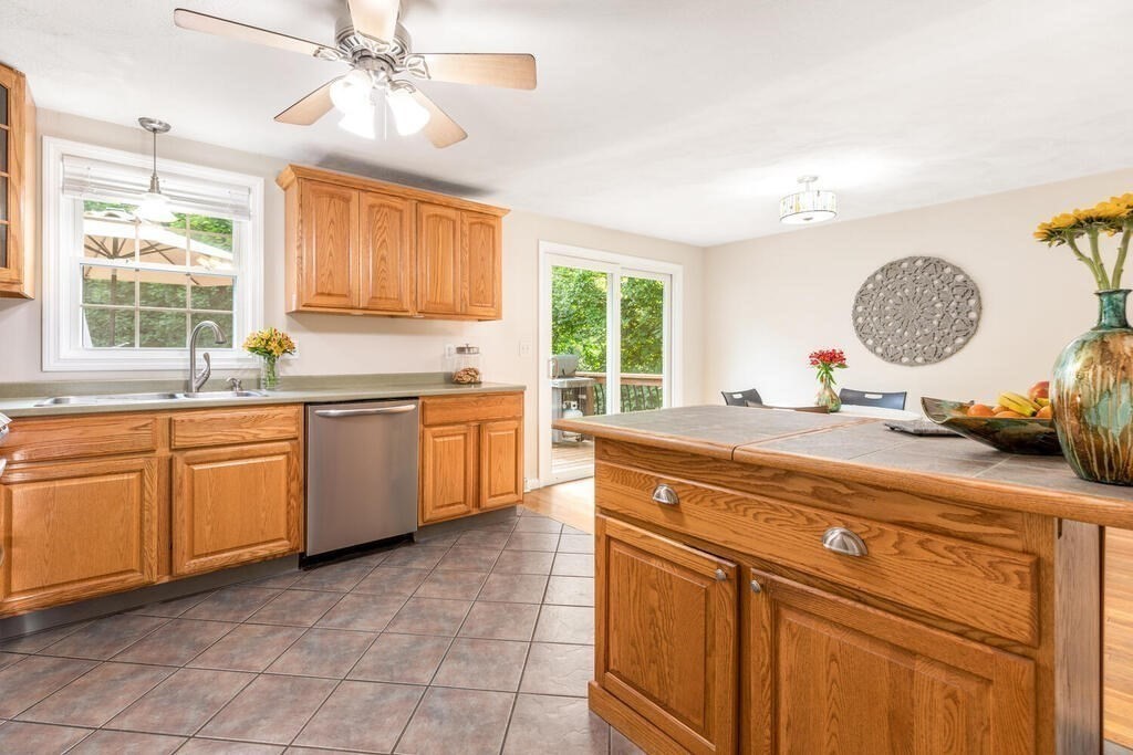 10 Edgar Road Billerica, MA 01821 - Photo 12 of 33