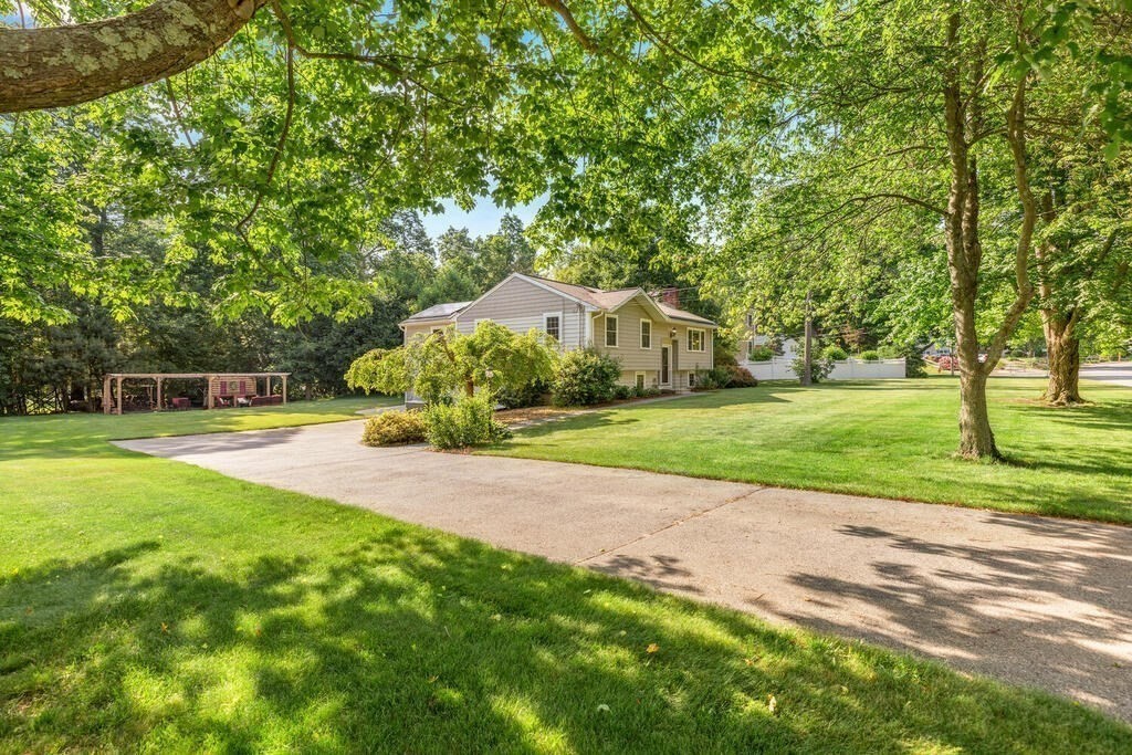 10 Edgar Road Billerica, MA 01821 - Photo 3 of 33