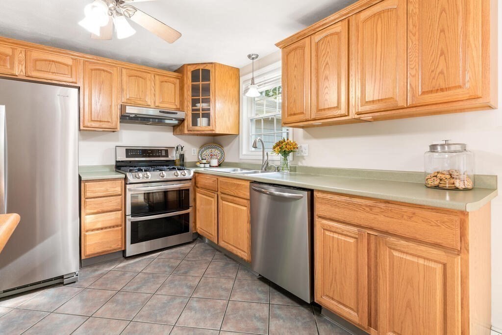 10 Edgar Road Billerica, MA 01821 - Photo 10 of 33