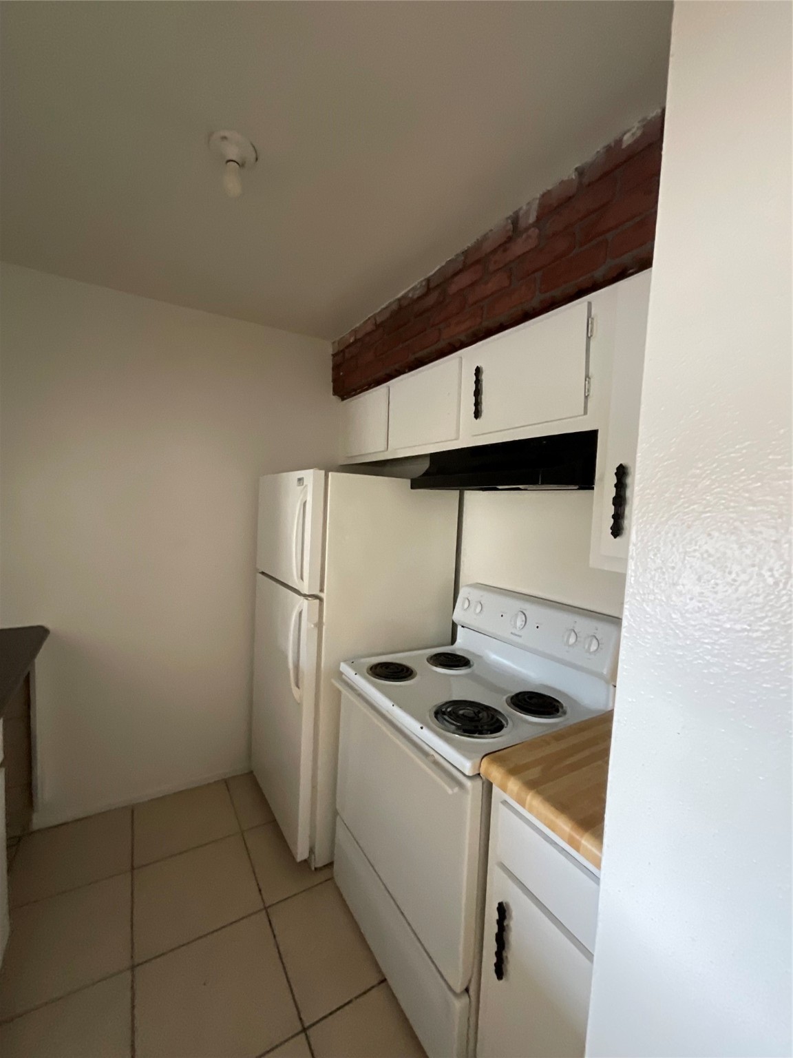 6161 Reims Road, Unit 1305 Houston, TX 77036 - Photo 11 of 28 a utility room with washer and dryer