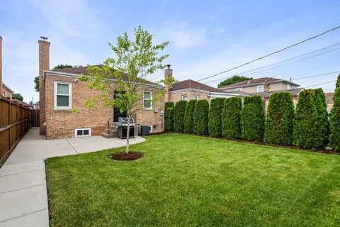 $3,700 | 7254 North Osceola Avenue, Chicago, IL 60631
