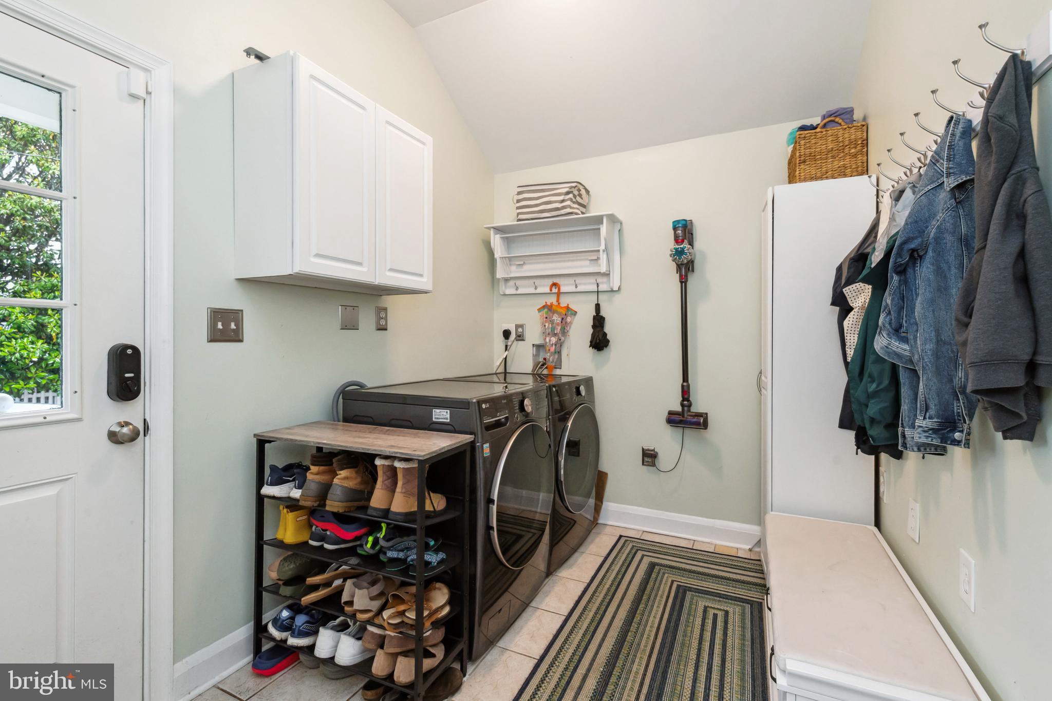 511 Wilton Road Towson, MD 21286 - Photo 11 of 39 a view of a walk in closet
