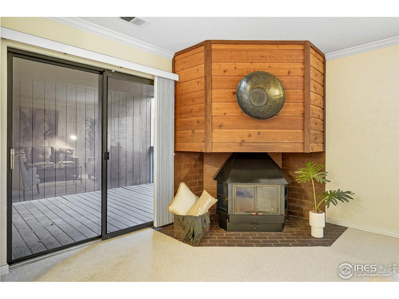 1303 Alpine Avenue, Unit 24 Boulder, CO 80304 - Photo 5 of 46 a living room with a mirror