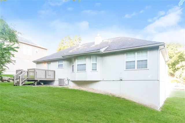 $2,320 | 11015 North Lewis Avenue, Kansas City, MO 64157