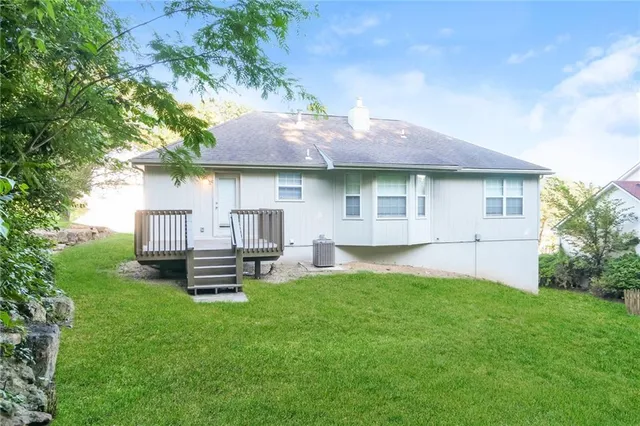 $2,320 | 11015 North Lewis Avenue, Kansas City, MO 64157