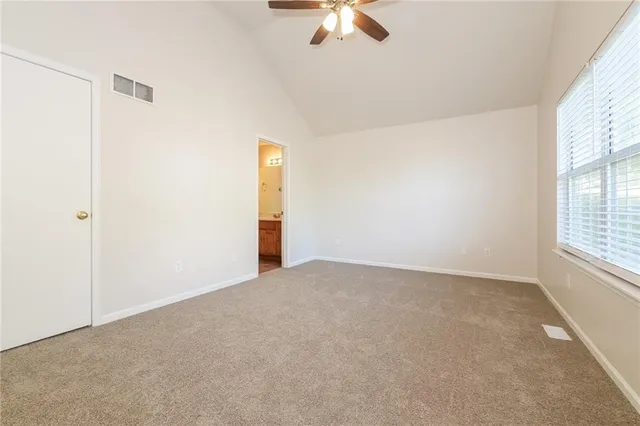 $2,320 | 11015 North Lewis Avenue, Kansas City, MO 64157