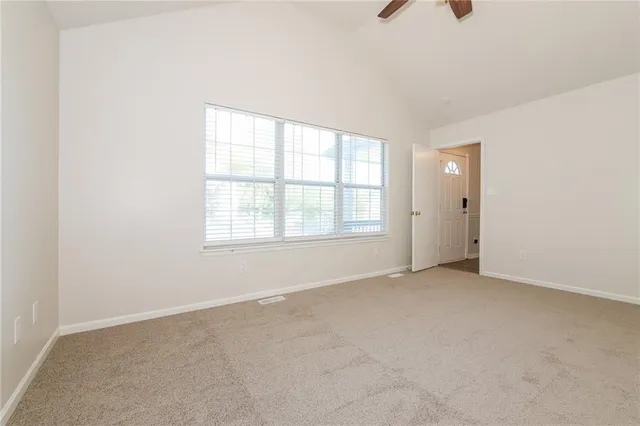 $2,320 | 11015 North Lewis Avenue, Kansas City, MO 64157