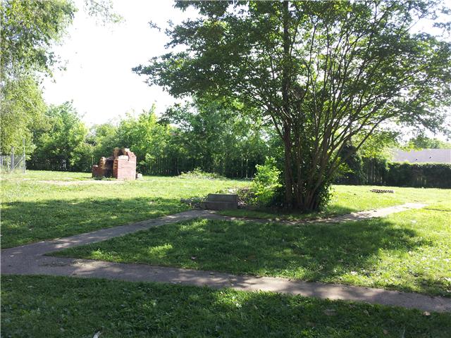 3447 Pembroke Road Clarksville, TN 37042 - Photo 13 of 16 Backyard