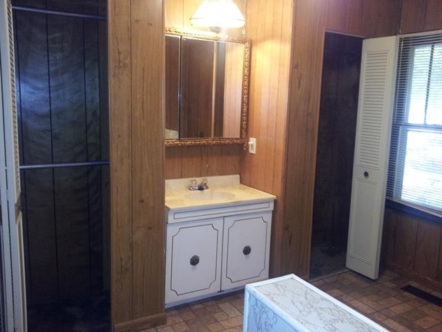 3447 Pembroke Road Clarksville, TN 37042 - Photo 8 of 16 Master Bathroom