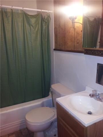 3447 Pembroke Road Clarksville, TN 37042 - Photo 10 of 16 Hall Bathroom