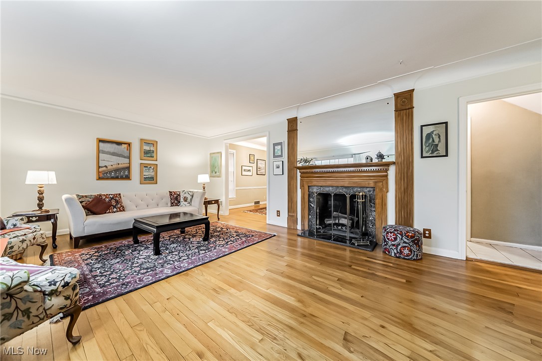 3635 Strathavon Road Cleveland, OH 44120 - Photo 5 of 44 Living Room