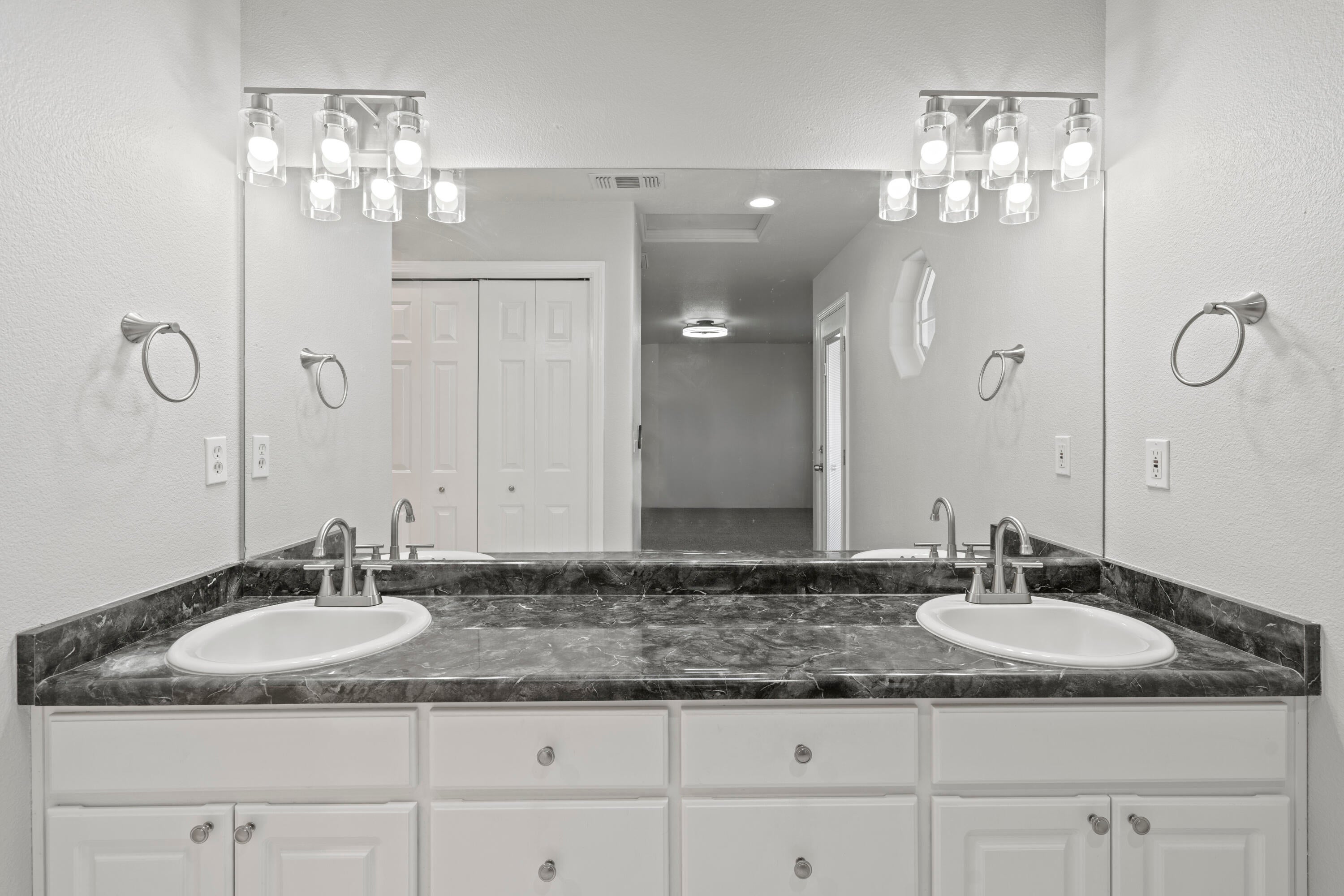 644 Shadow Way Central Point, OR 97502 - Photo 20 of 27 644 Shadow Way, Central Point - 20