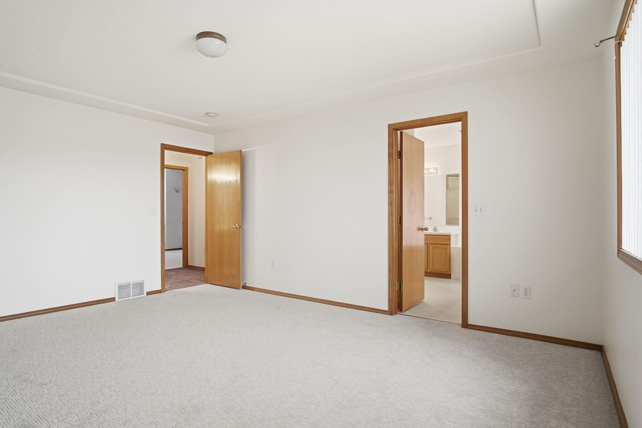 2826 West Hawthorne Road Spokane, WA 99208 - Photo 13 of 44