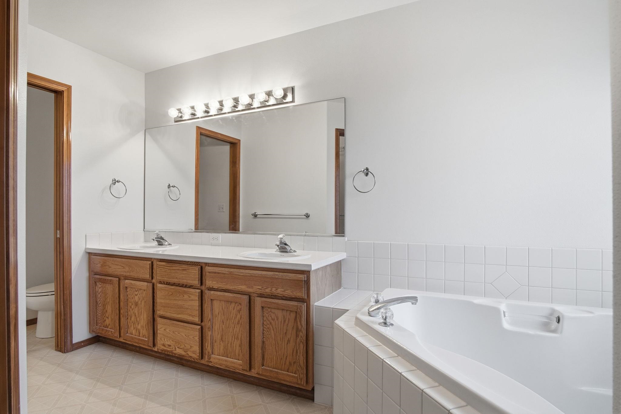 2826 West Hawthorne Road Spokane, WA 99208 - Photo 14 of 44