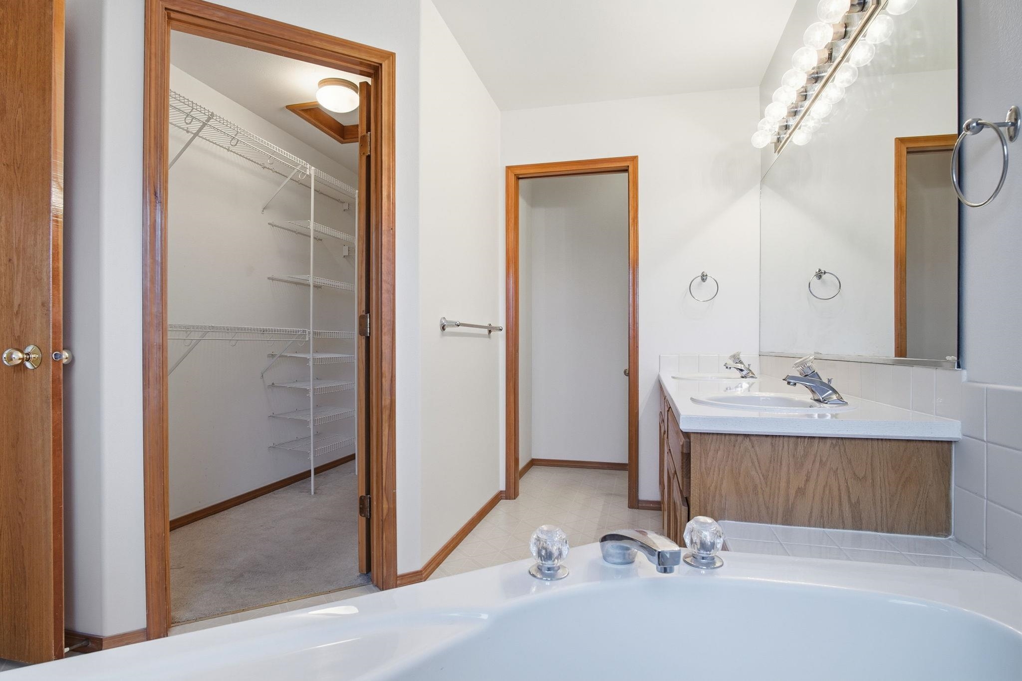 2826 West Hawthorne Road Spokane, WA 99208 - Photo 17 of 44