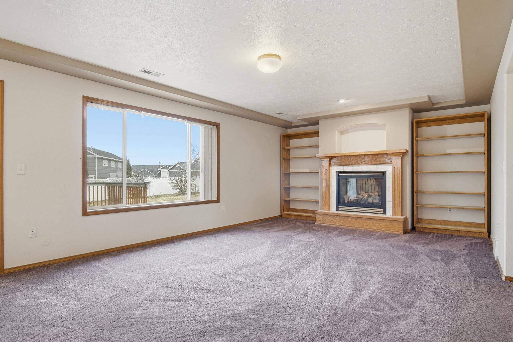 2826 West Hawthorne Road Spokane, WA 99208 - Photo 5 of 44