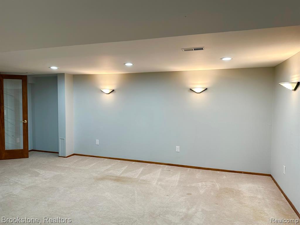 632 Tennyson Rochester Hills, MI 48307 - Photo 33 of 34