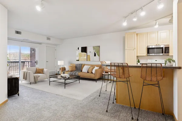 $215,000 | 1800 Graham Avenue West, Unit 325, St. Paul, MN 55116