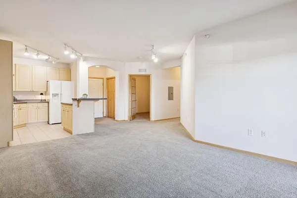 $215,000 | 1800 Graham Avenue West, Unit 325, St. Paul, MN 55116