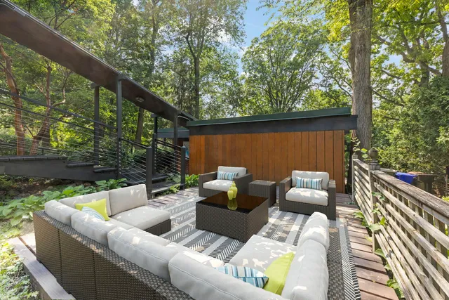 a view of sitting area with furniture