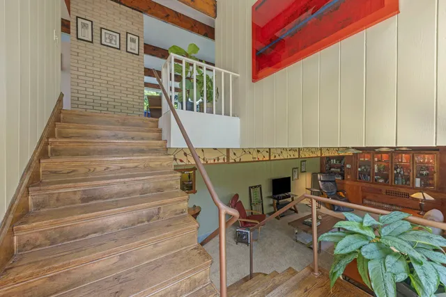 a view of entryway with a front door