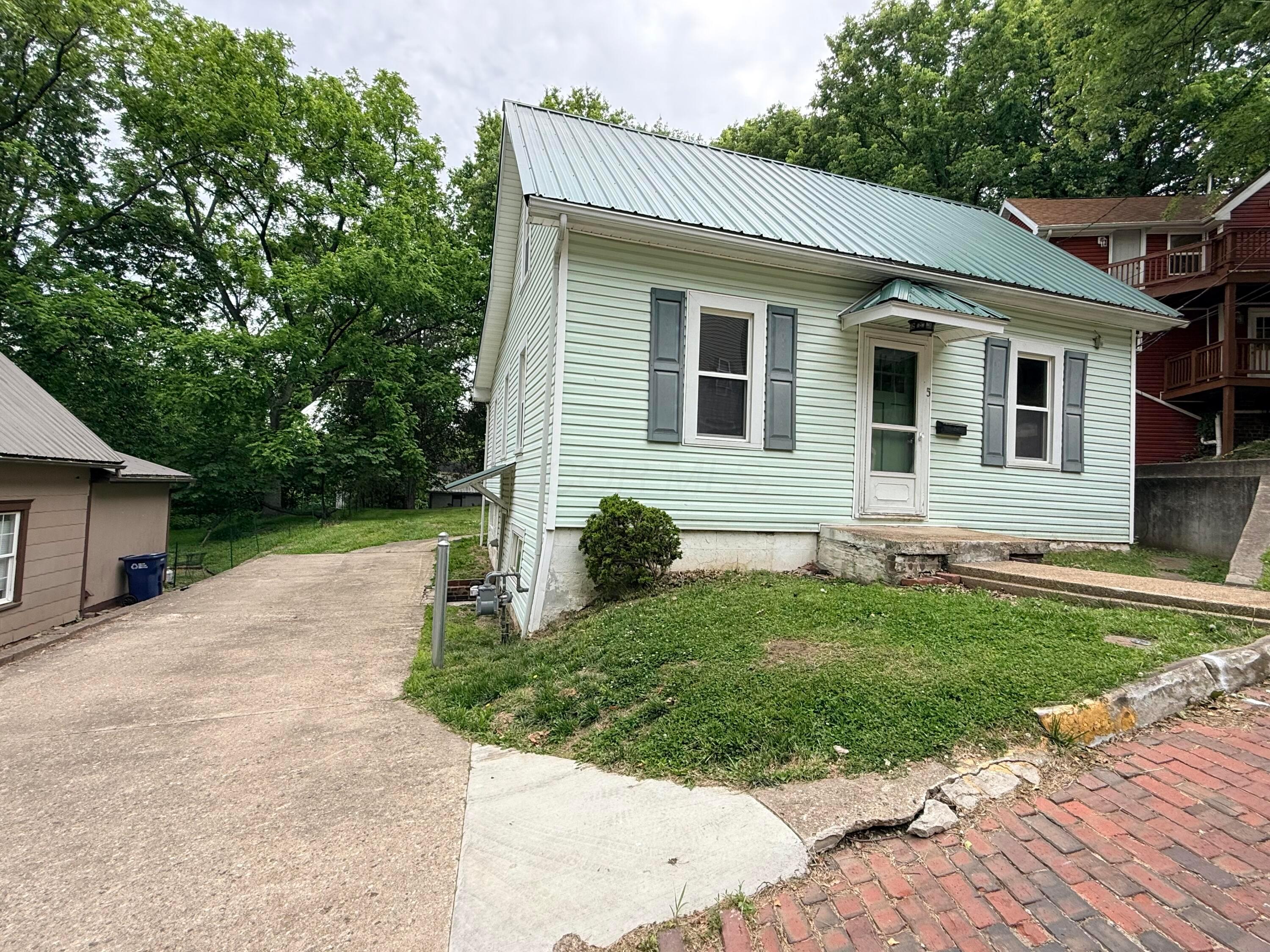 5 Smith Street Athens, OH 45701 - Photo 2 of 19 IMG_3130