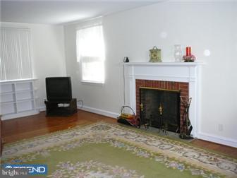 615 Twickenham Road Glenside, PA 19038 - Photo 2 of 12 Living Room