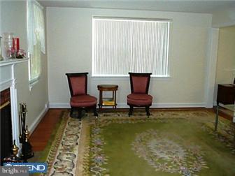 615 Twickenham Road Glenside, PA 19038 - Photo 3 of 12 Living Room