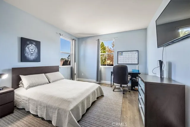 a view of entryway and kitchen