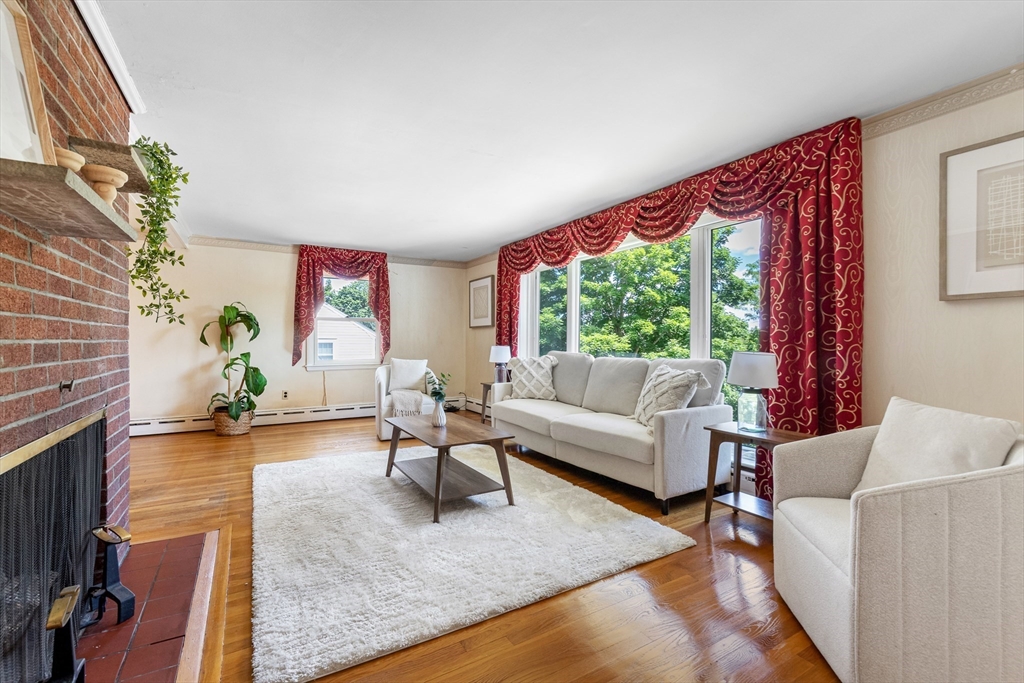 38 Robinhood Road Winchester, MA 01890 - Photo 6 of 32