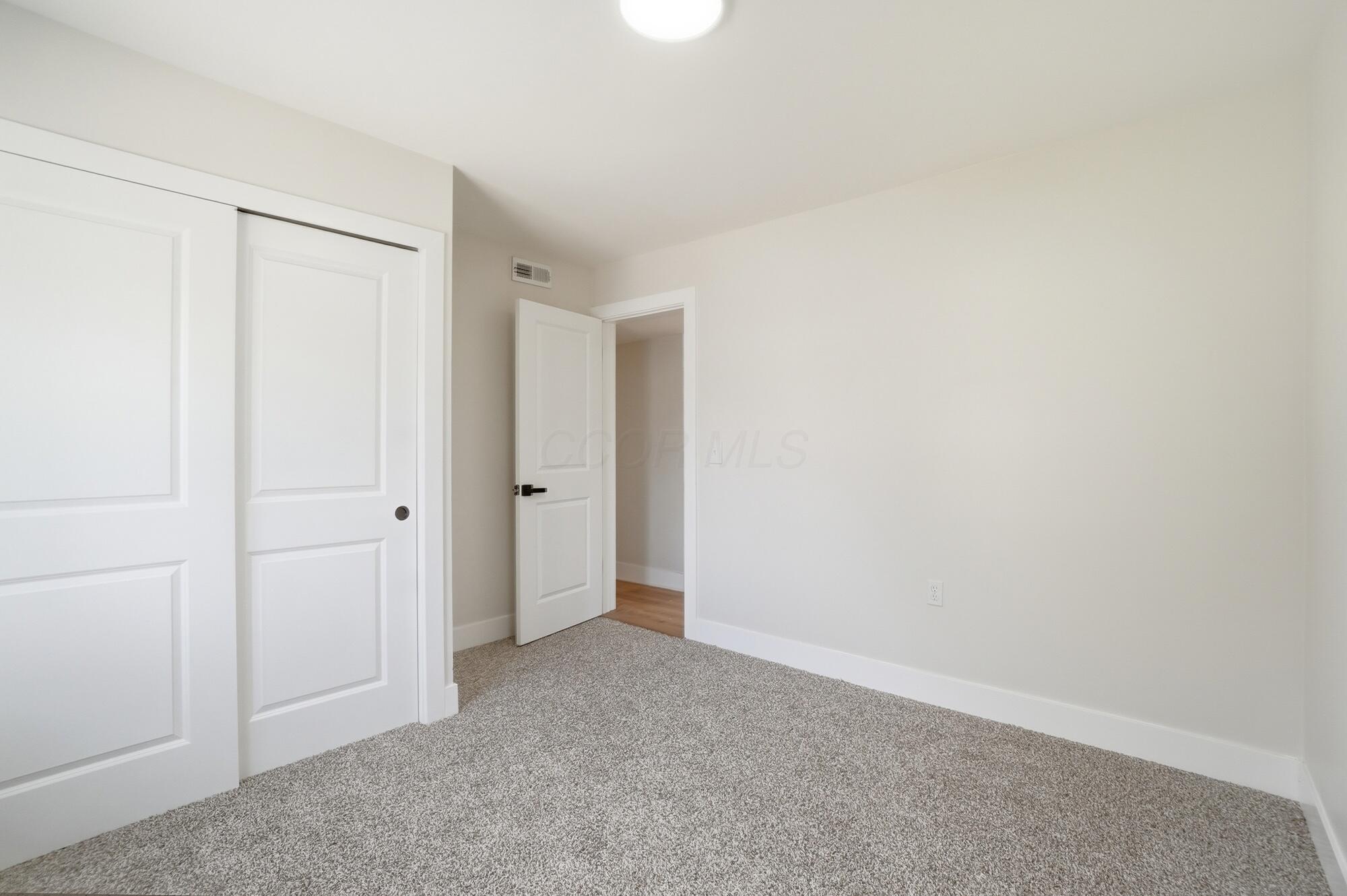 2433 Lindsay Road Columbus, OH 43207 - Photo 25 of 31