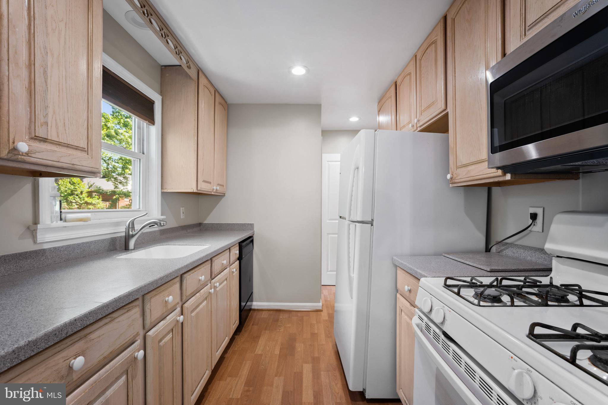 121 Whitmoor Terrace Silver Spring, MD 20901 - Photo 10 of 31