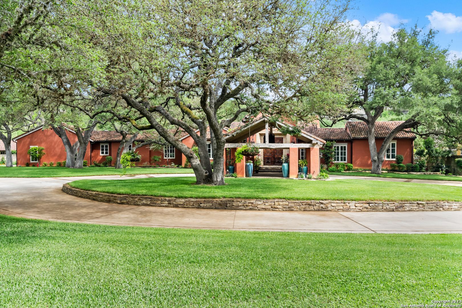 124 Highway 46 Boerne, TX 78006 - Photo 7 of 32 a front view of a house with a yard