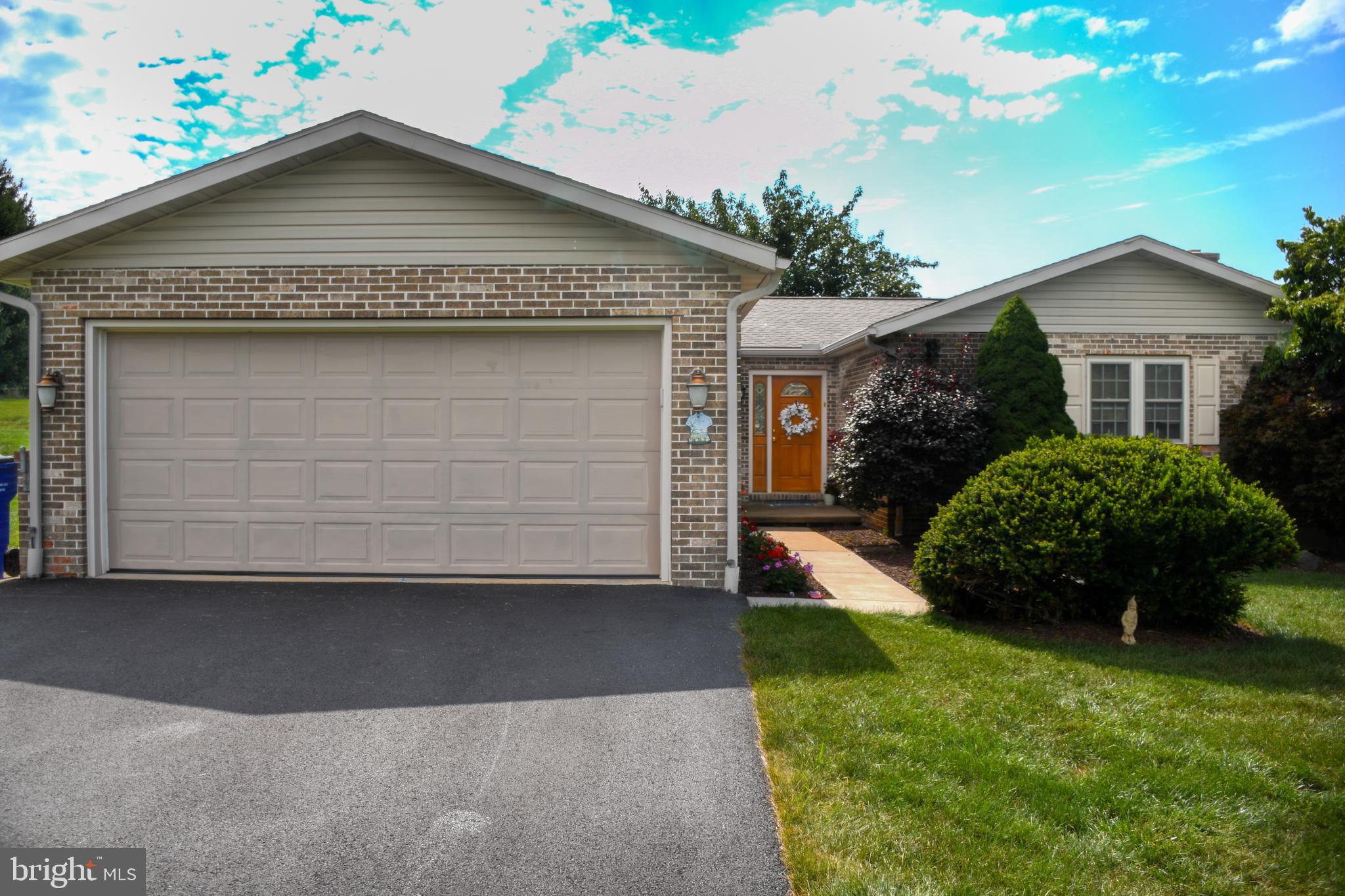 1070 Hilltop Road Leesport, PA 19533 - Photo 2 of 33 Front entrance