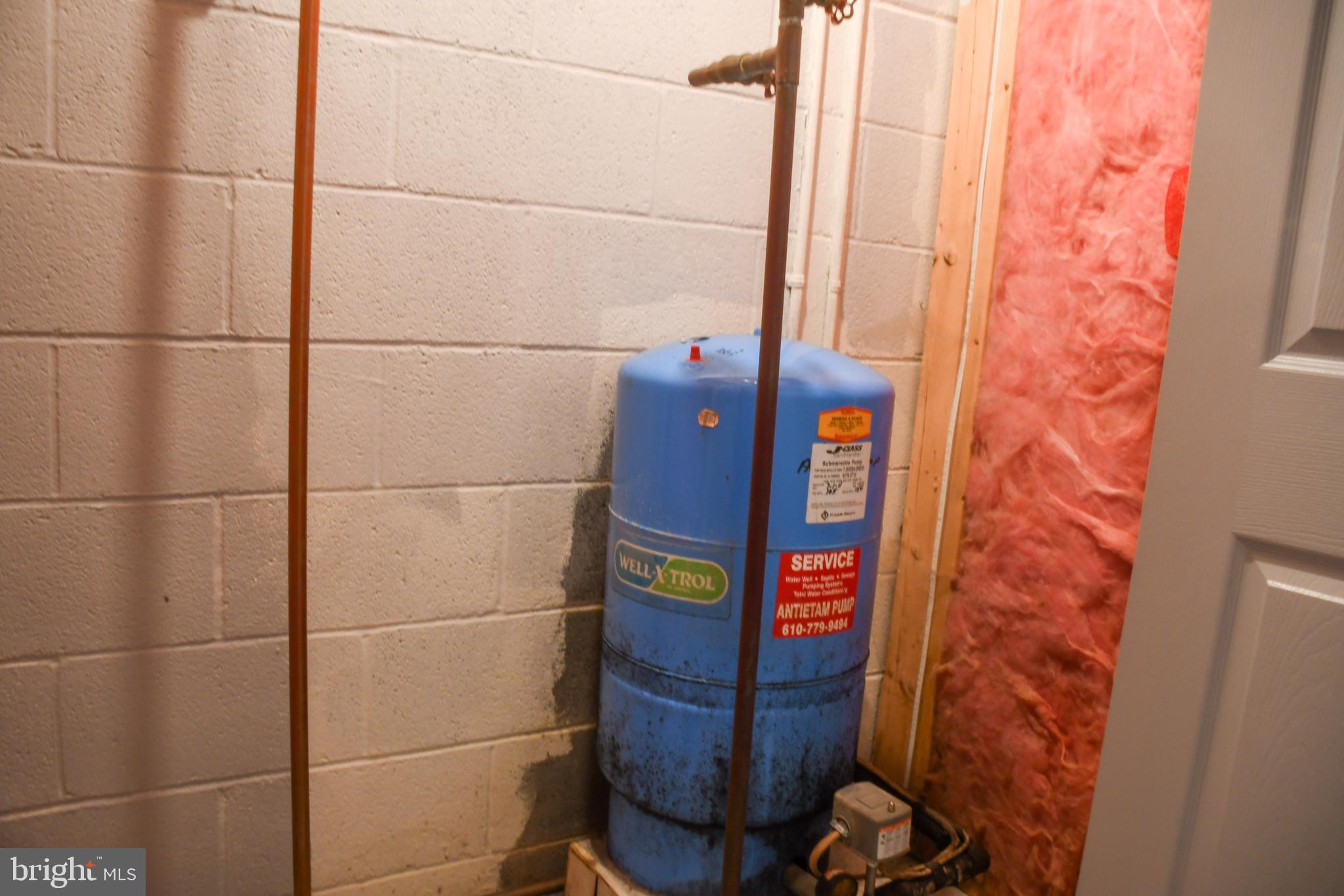 1070 Hilltop Road Leesport, PA 19533 - Photo 23 of 33 Well pump
