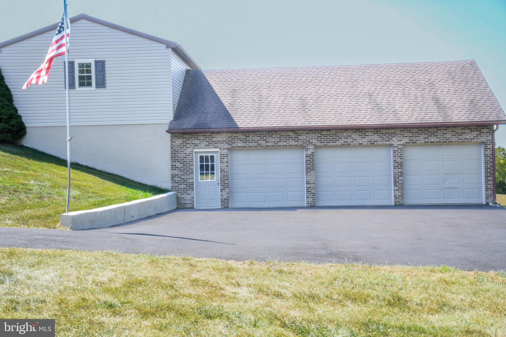 1070 Hilltop Road Leesport, PA 19533 - Photo 24 of 33 Garage/bank barn